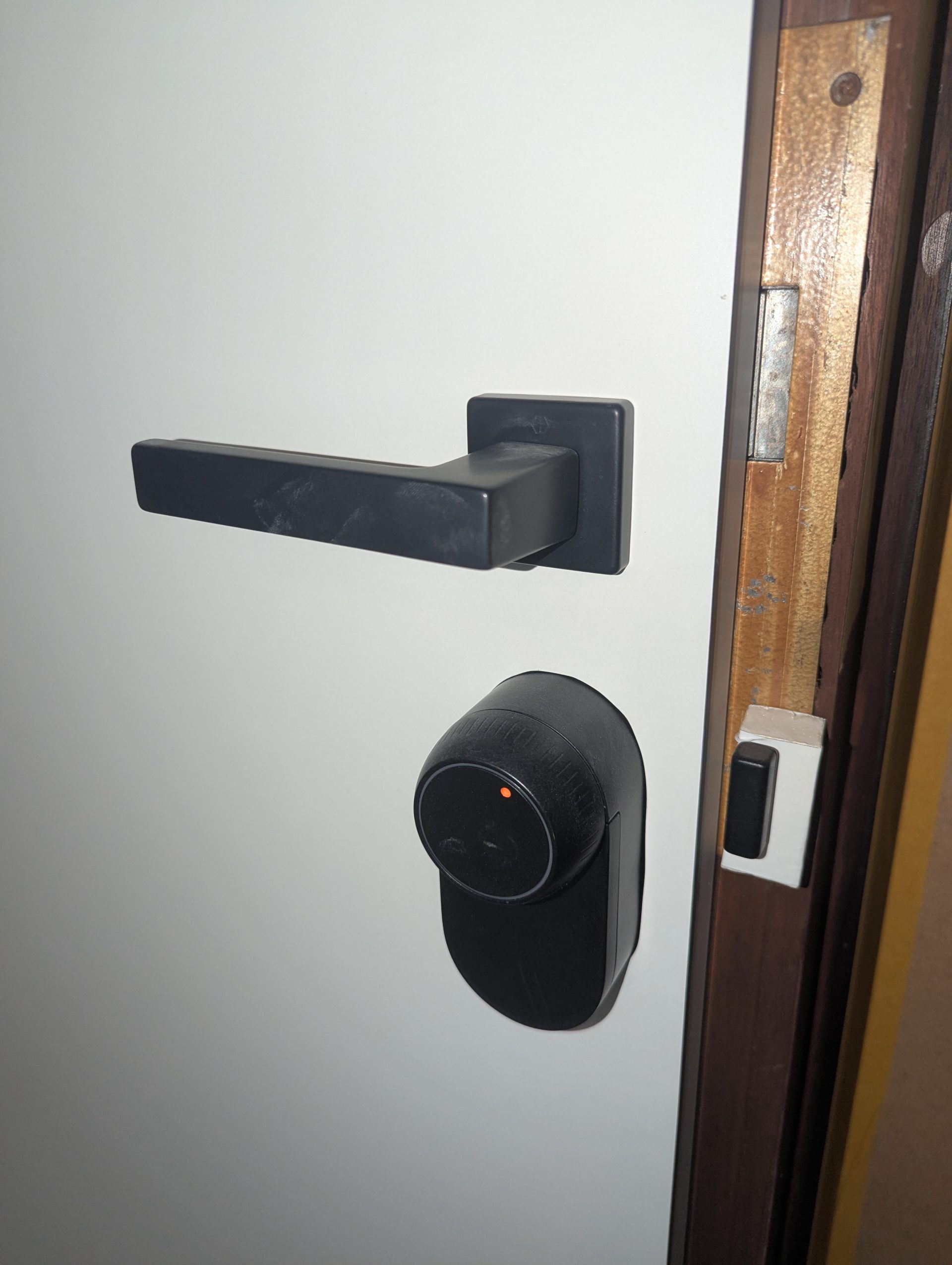 Smart Doorlock Control – SwitchBot Integration