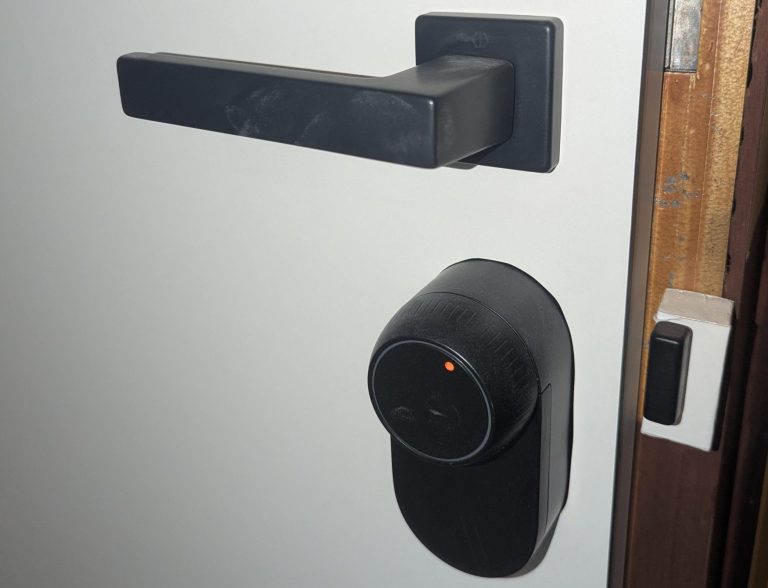 Smart Doorlock Control – SwitchBot Integration